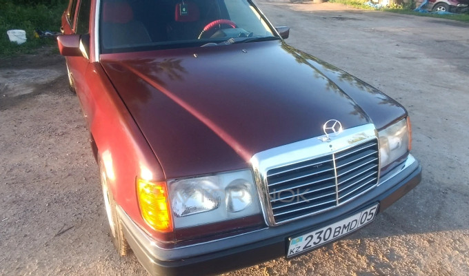 Mercedes-Benz E-Класс 1990 года