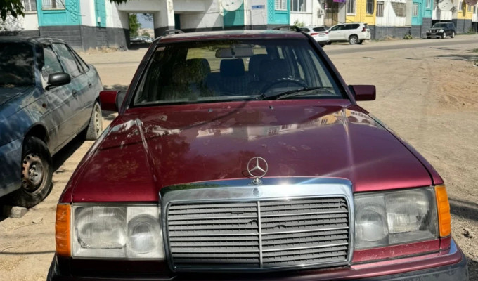 Mercedes-Benz E-Класс 1992 года