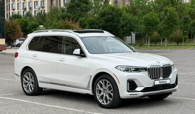 BMW X7 2020 года