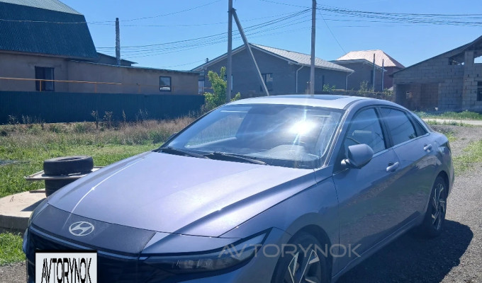 Hyundai Elantra 2023 года