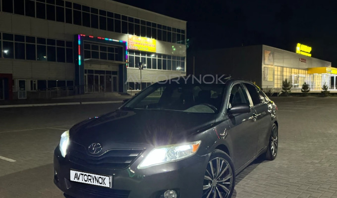 Toyota Camry 2010 года