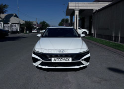 Hyundai Elantra 2024 года