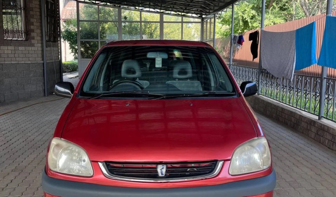 Toyota Raum 1997 года