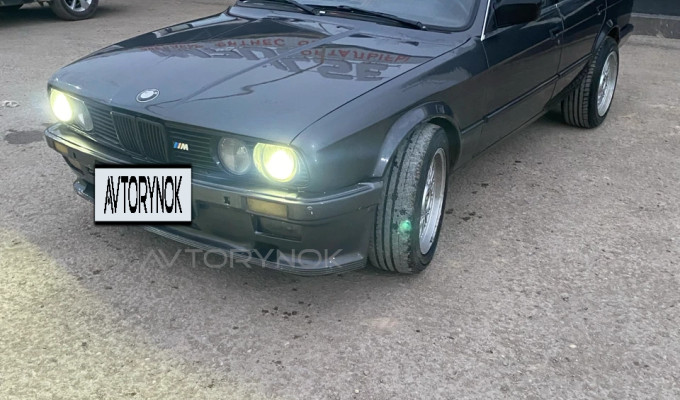 BMW 3 серия 1988 года