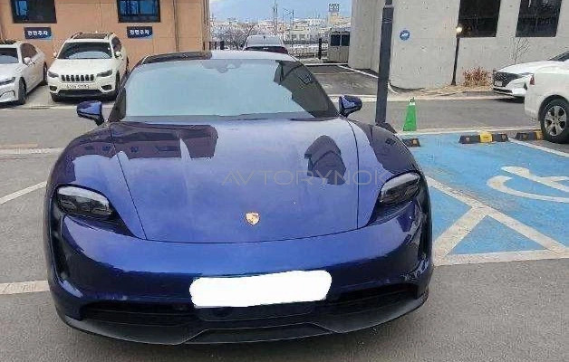 Porsche Taycan 2021 года