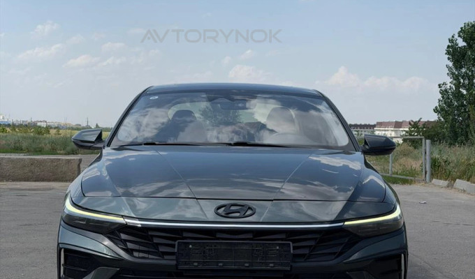 Hyundai Elantra 2024 года
