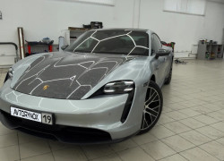 Porsche Taycan 2021 года