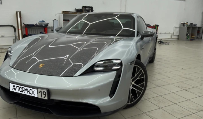 Porsche Taycan 2021 года