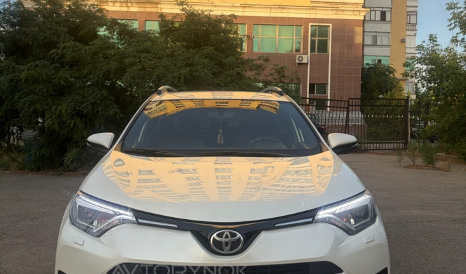 Toyota RAV4 2017 года