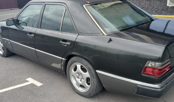Mercedes-Benz E-Класс 1992 года