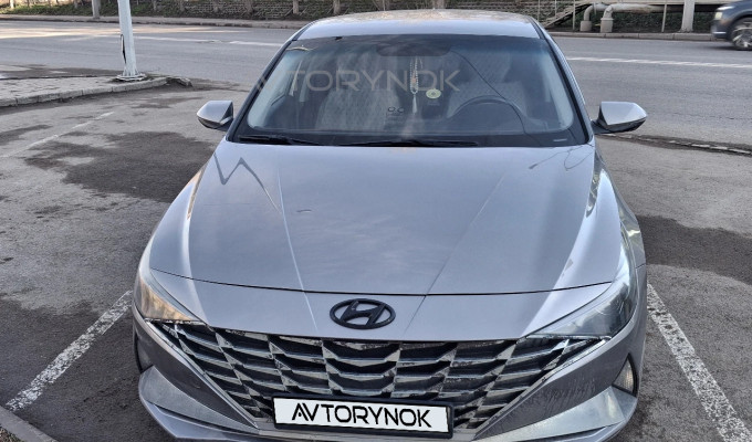 Hyundai Elantra 2021 года