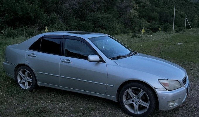 Lexus IS 2000 года