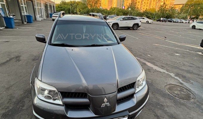 Mitsubishi Outlander 2008 года