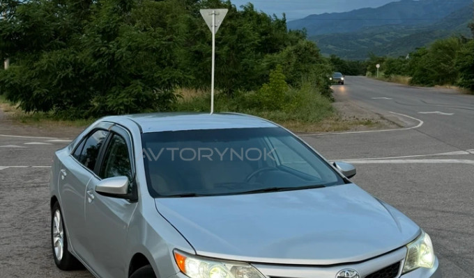 Toyota Camry 2012 года