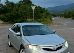 Toyota Camry 2012 года