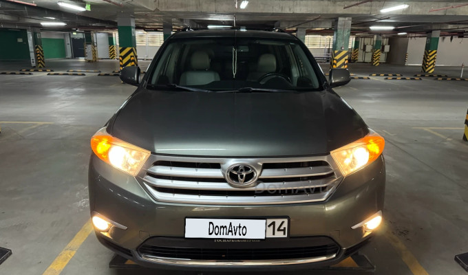 Toyota Highlander 2013 года