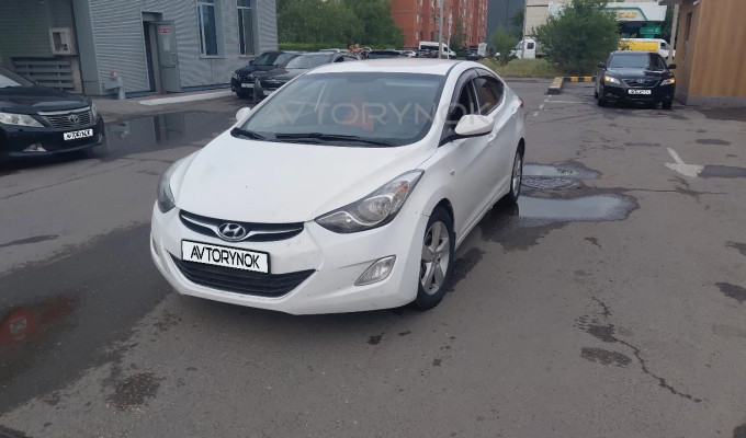 Hyundai Elantra 2012 года