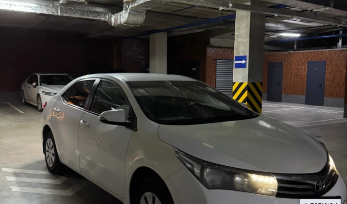 Toyota Corolla 2013 года