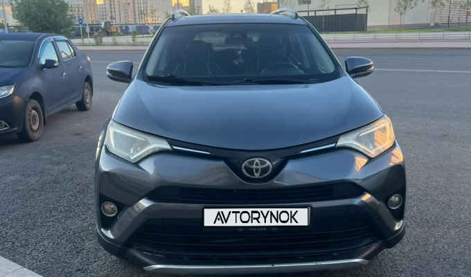 Toyota RAV4 2016 года