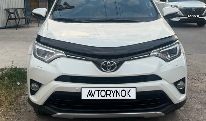 Toyota RAV4 2017 года