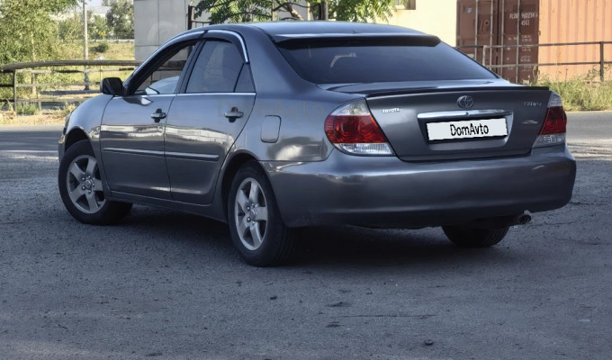 Toyota Camry 2005 года