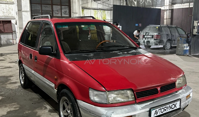 Mitsubishi Space Runner 1994 года