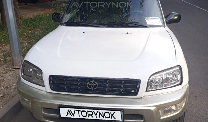 Toyota RAV4 2000 года