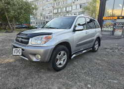 Toyota RAV4 2005 года