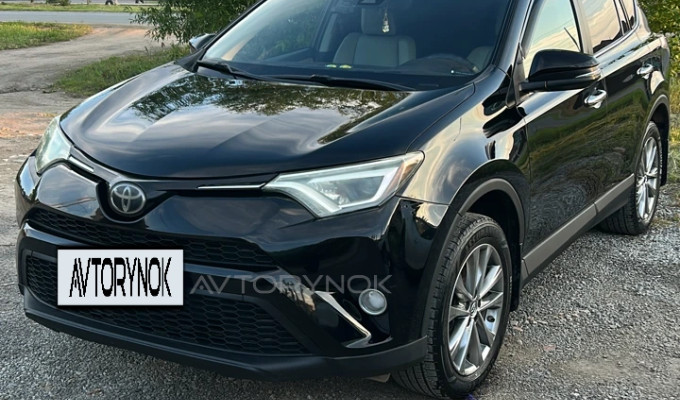 Toyota RAV4 2017 года