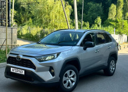 Toyota RAV4 2021 года