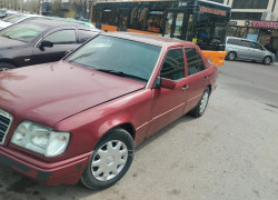 Mercedes-Benz E-Класс 1993 года