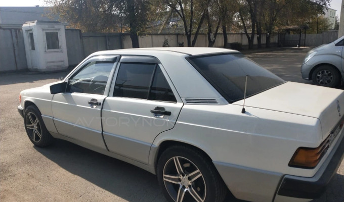 Mercedes-Benz 190 1992 года