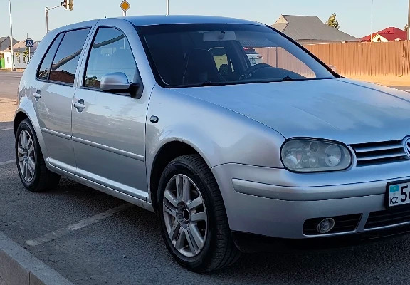 Volkswagen Golf 2003 года