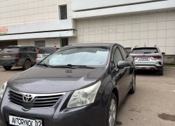 Toyota Avensis 2010 года