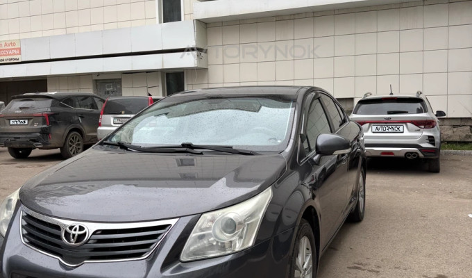Toyota Avensis 2010 года