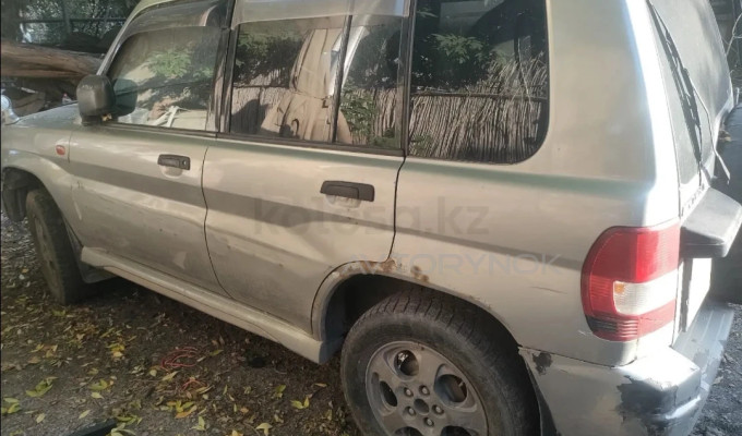 Mitsubishi Pajero 1999 года