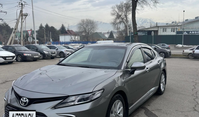 Toyota Camry 2023 года