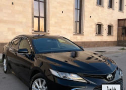 Toyota Camry 2023 года