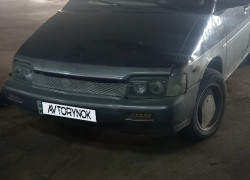 Nissan Prairie 1992 года