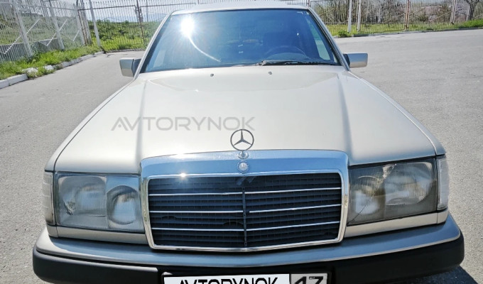 Mercedes-Benz E-Класс 1989 года