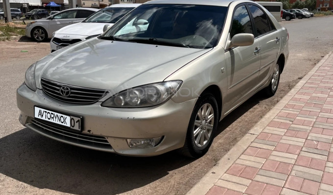 Toyota Camry 2005 года