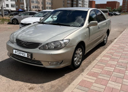 Toyota Camry 2005 года