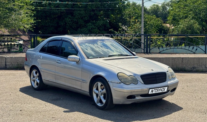 Mercedes-Benz C-Класс 2003 года