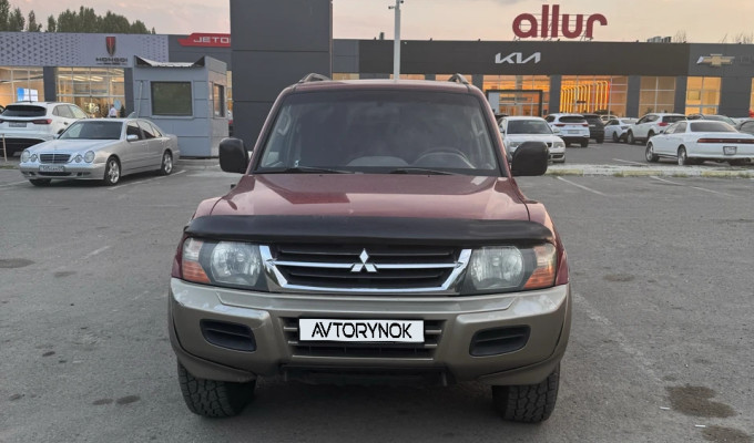 Mitsubishi Pajero 2002 года
