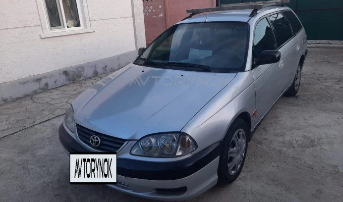 Toyota Avensis 2001 года