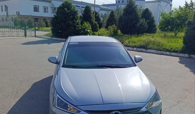 Hyundai Elantra 2020 года