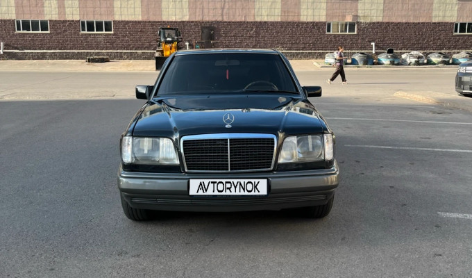 Mercedes-Benz E-Класс 1993 года