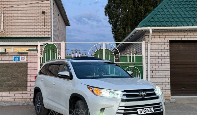 Toyota Highlander 2017 года