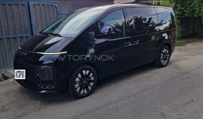 Hyundai Staria 2024 года