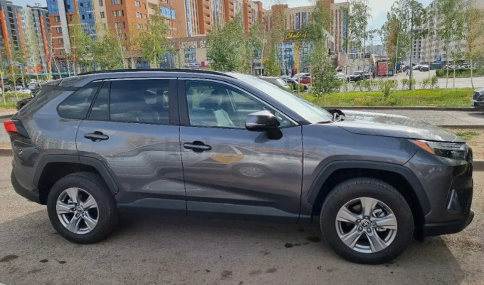 Toyota RAV4 2022 года